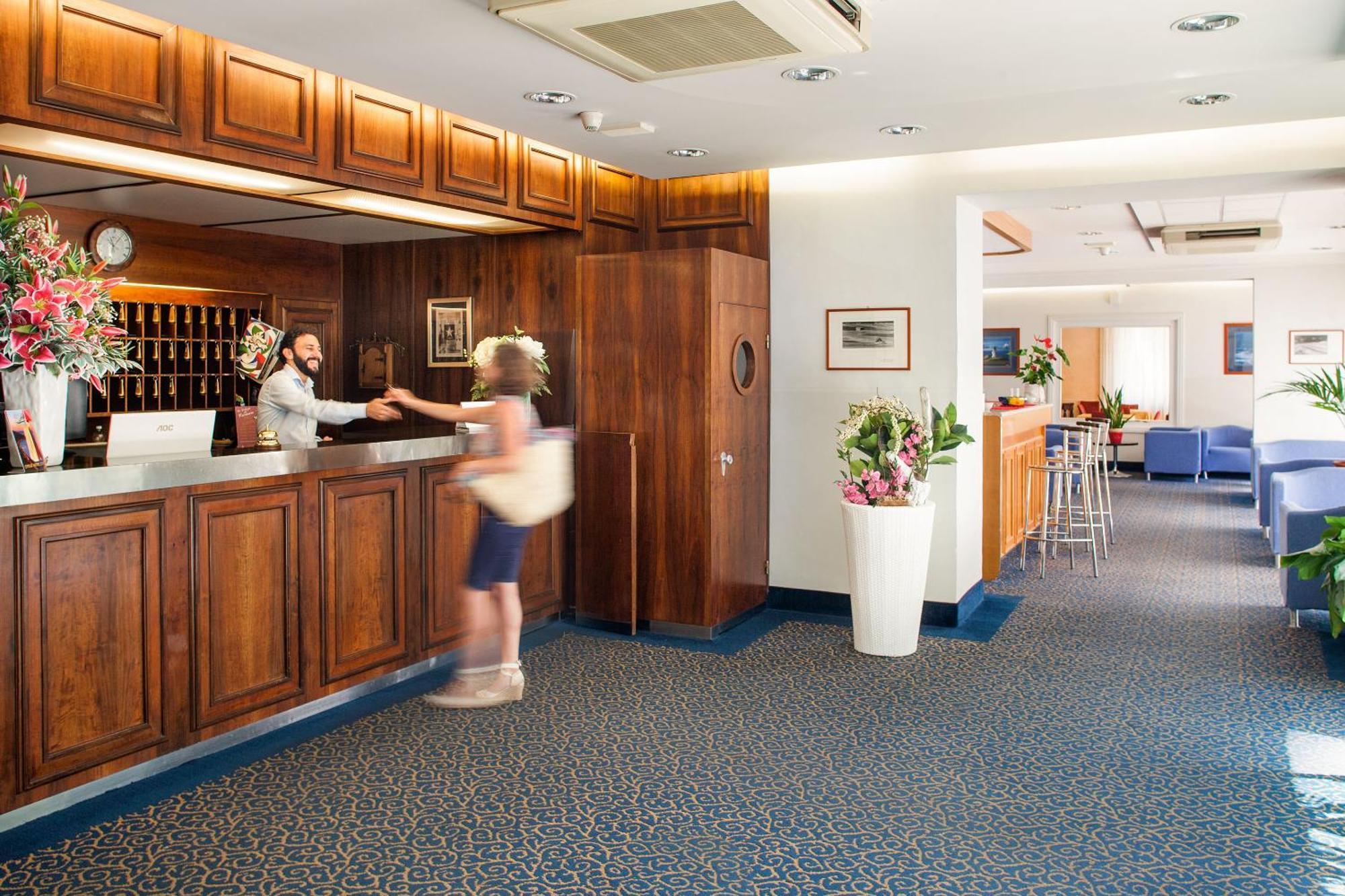 Hotel Curtis Centrale Alassio Exterior photo