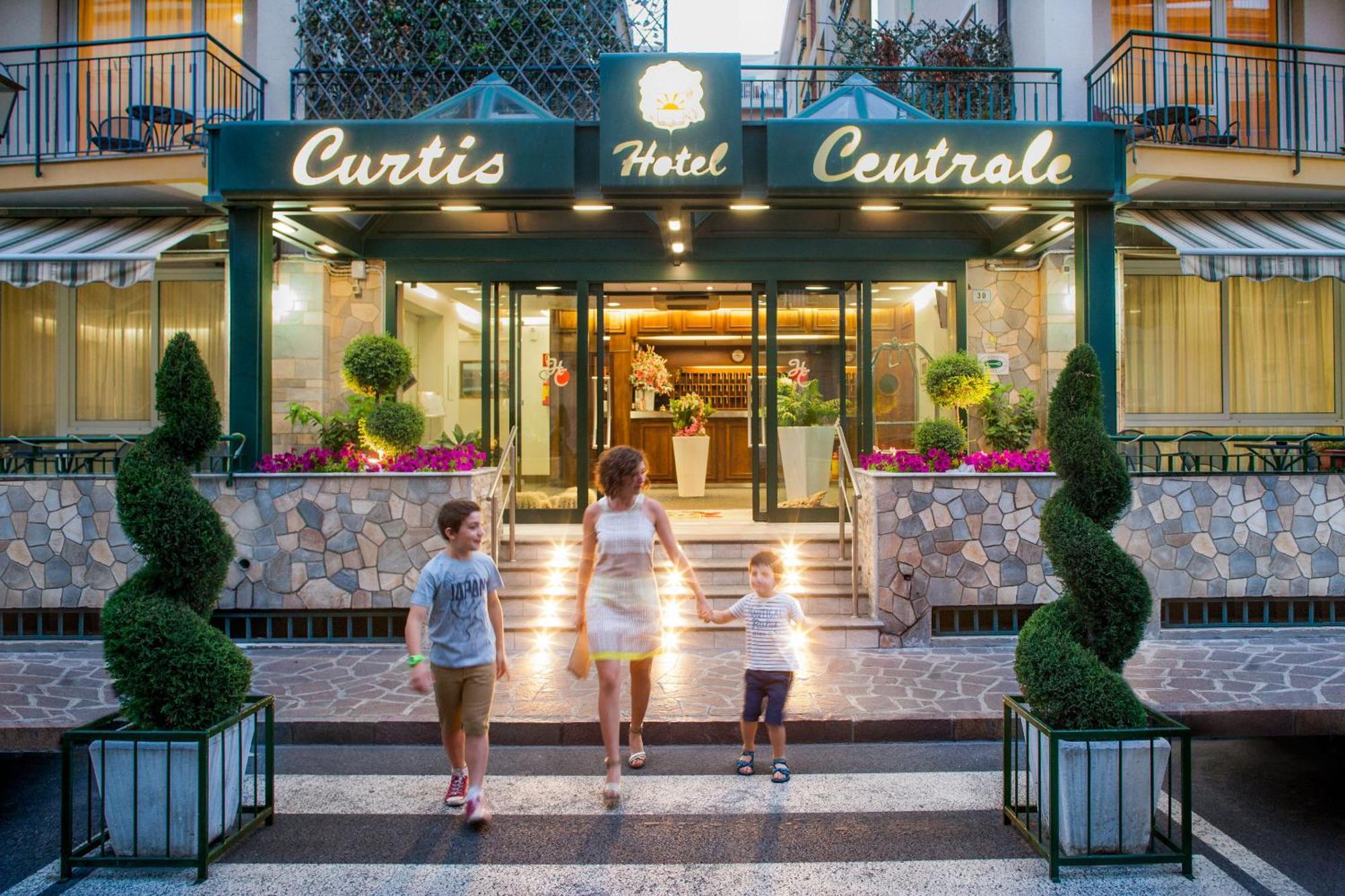 Hotel Curtis Centrale Alassio Exterior photo