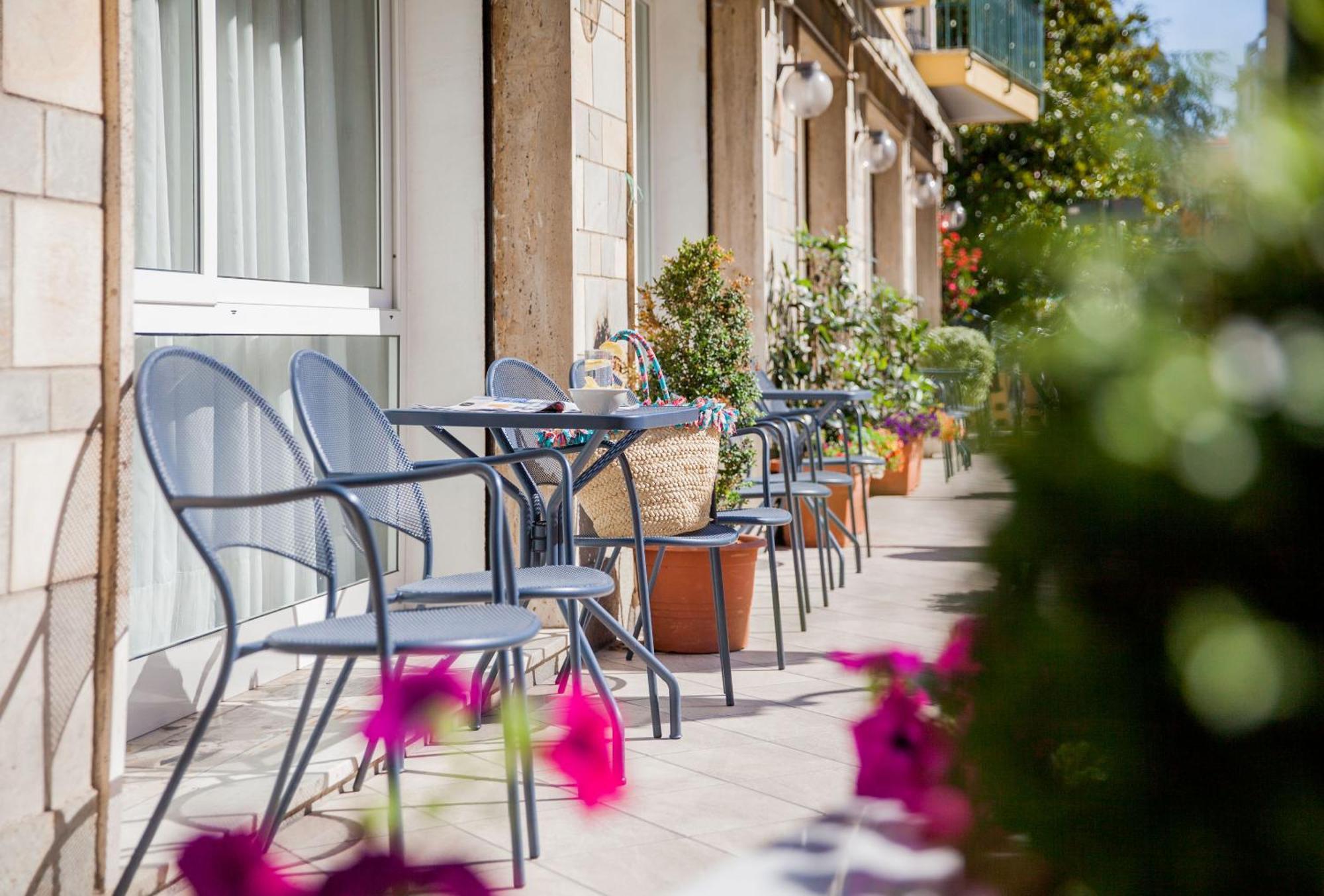 Hotel Curtis Centrale Alassio Exterior photo