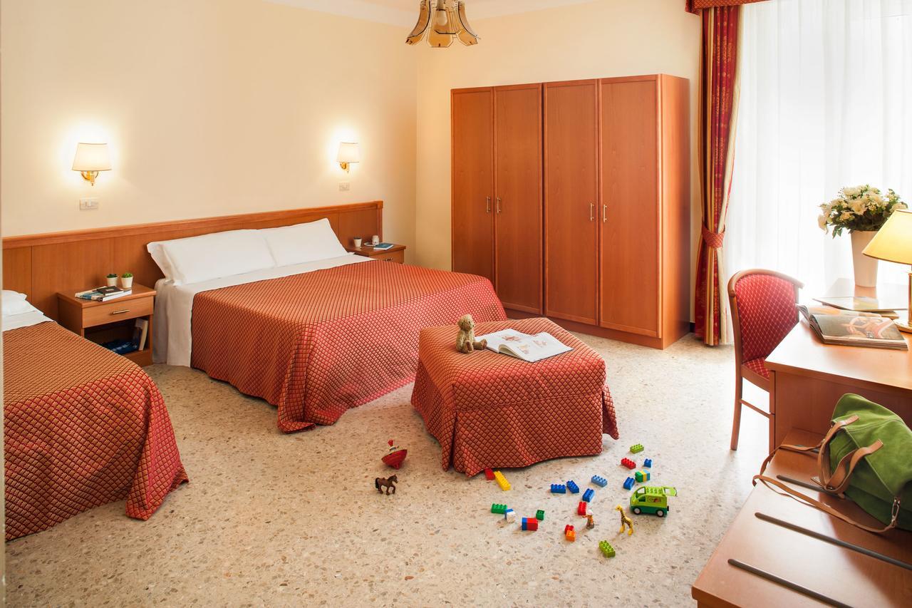 Hotel Curtis Centrale Alassio Exterior photo