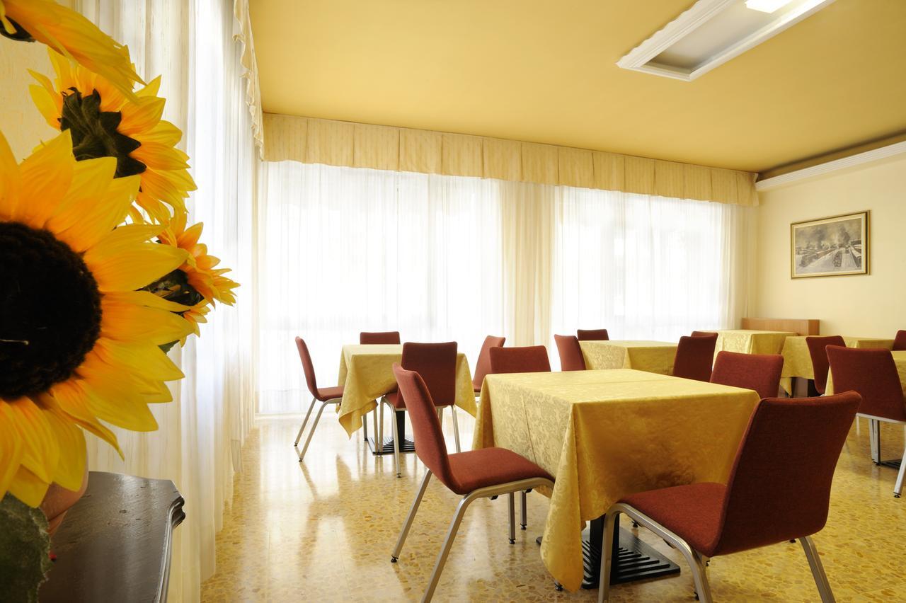 Hotel Curtis Centrale Alassio Exterior photo