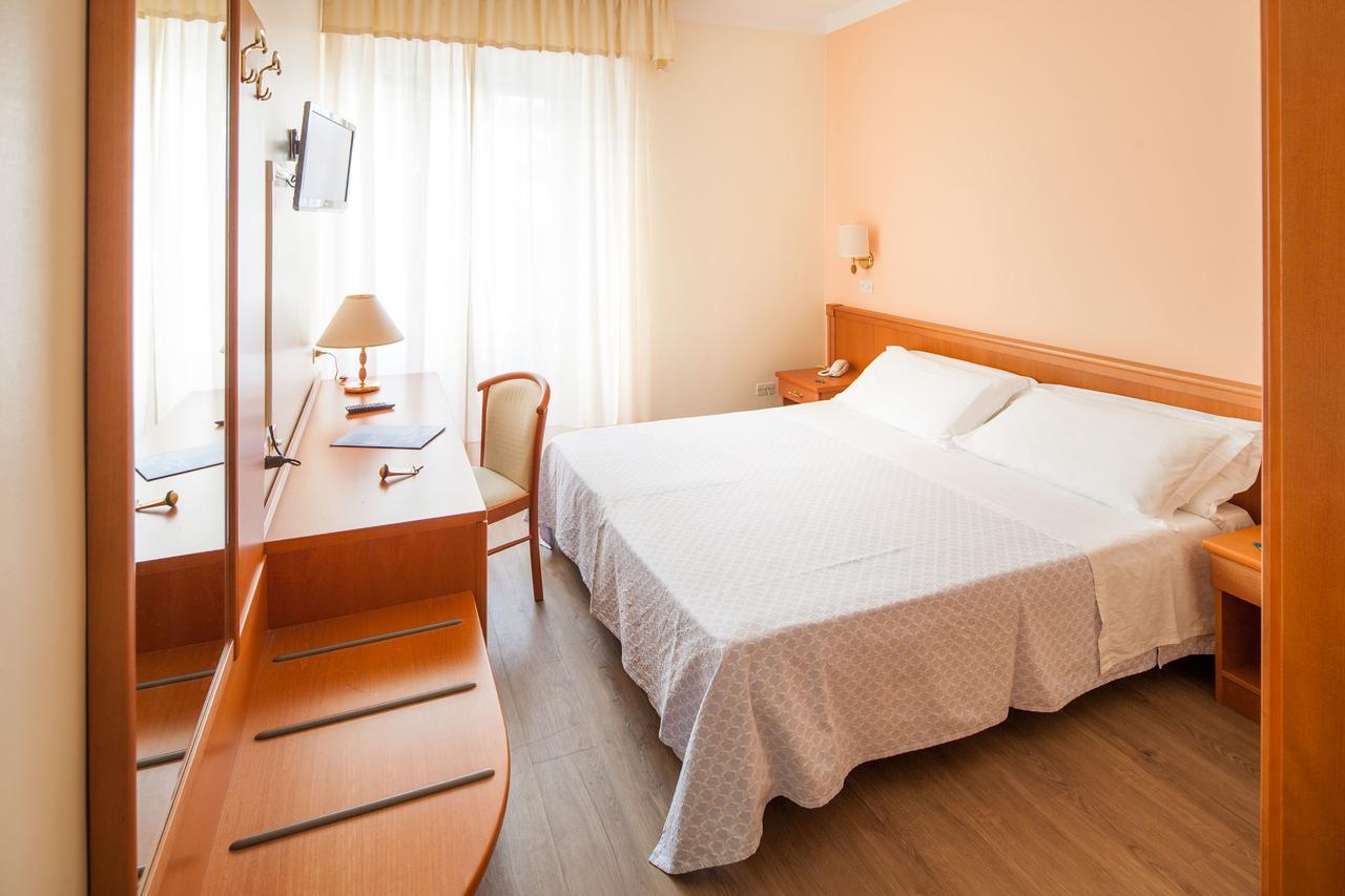 Hotel Curtis Centrale Alassio Exterior photo
